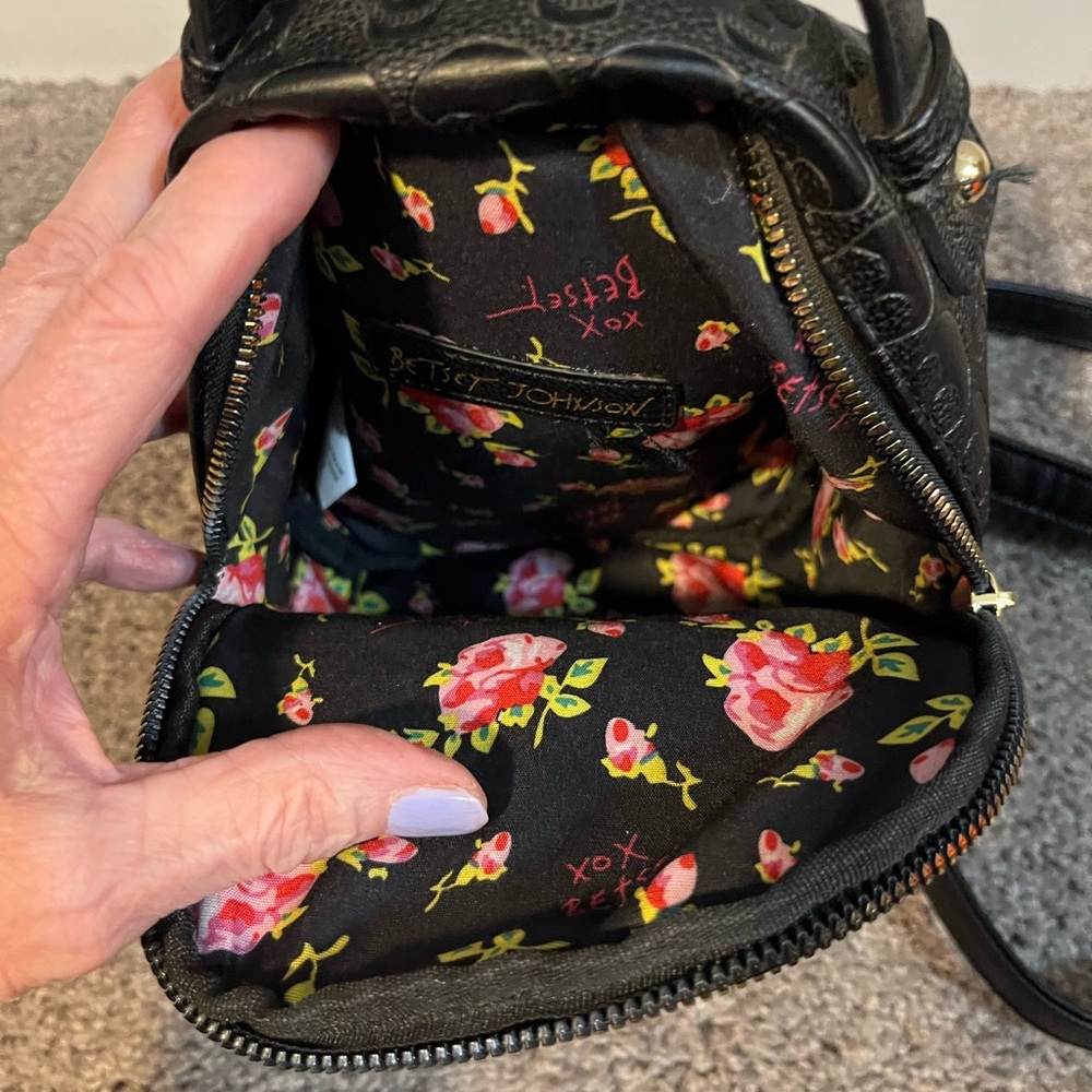 Betsey Johnson Leather Black Skulls Floral Lined Mini Backpack Colorful Dog. - Picture 8 of 9